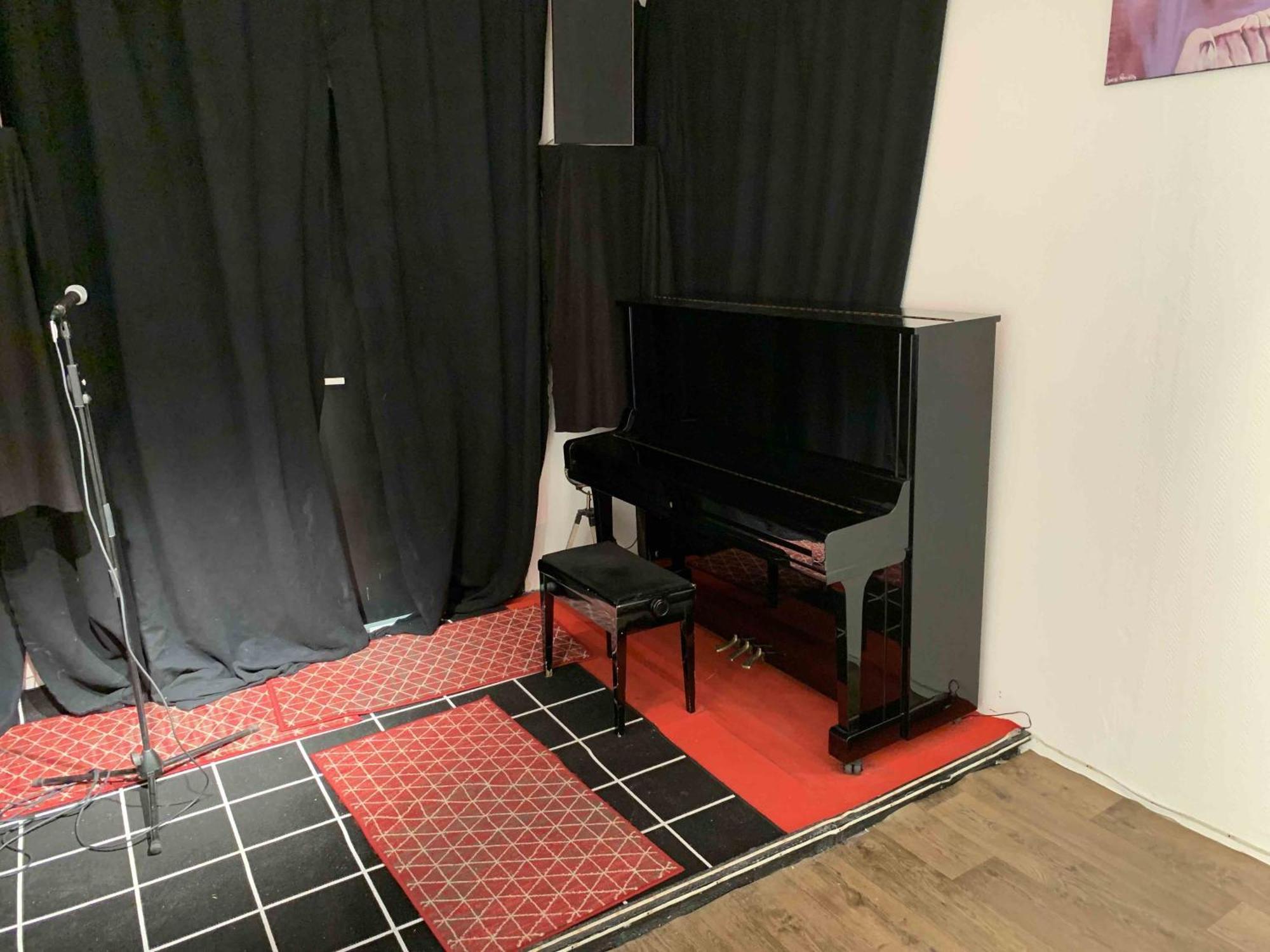 La Maison Des Artistes Лавлане Екстериор снимка